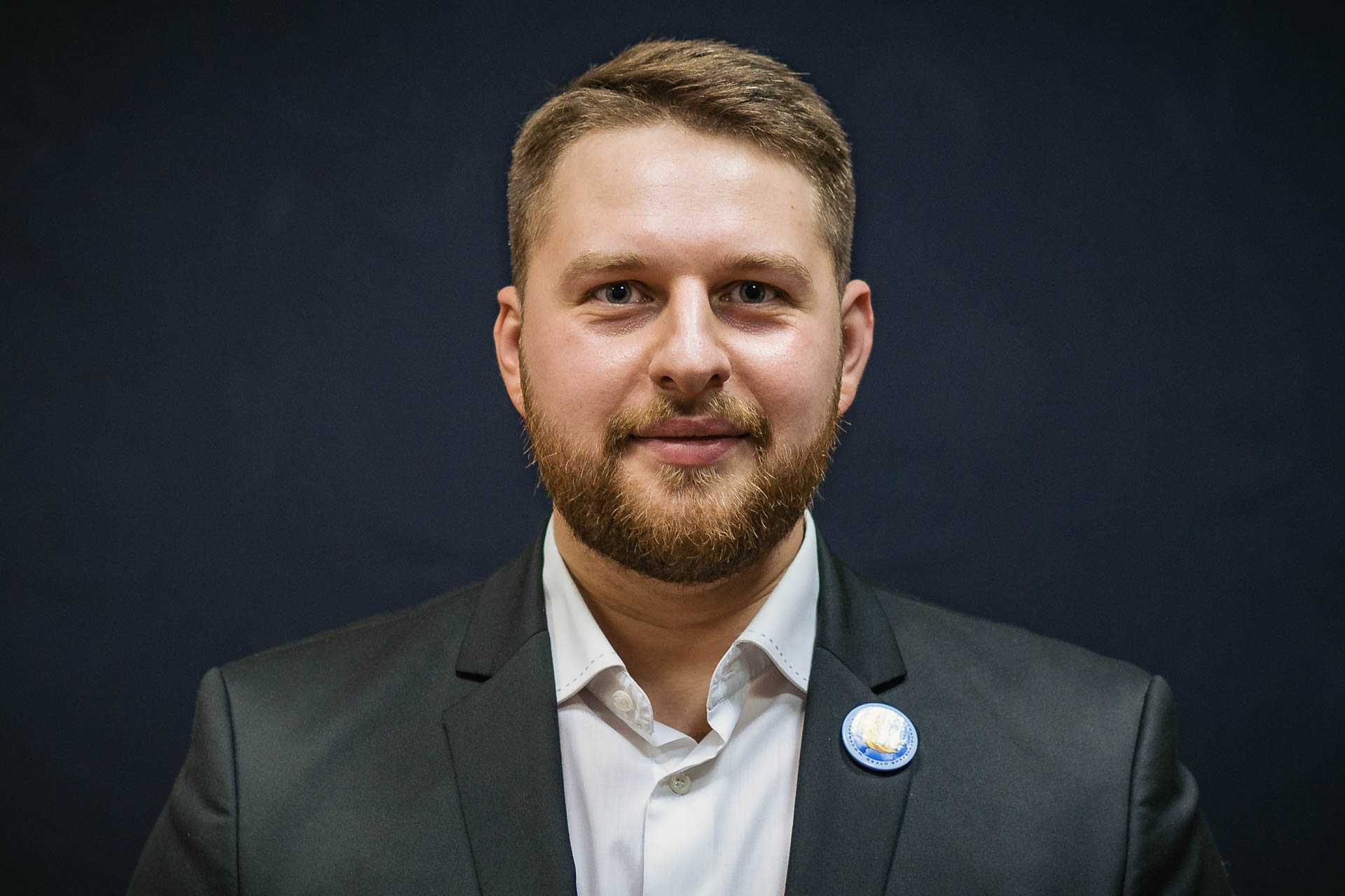 «это мой отец – композитор николай михайлович стрельников, урождённый мензенкампф», – произносит хозяин. ему девяносто один год. прекрасно помнит детство, родителей, войну - газета вера-эском № 708-10