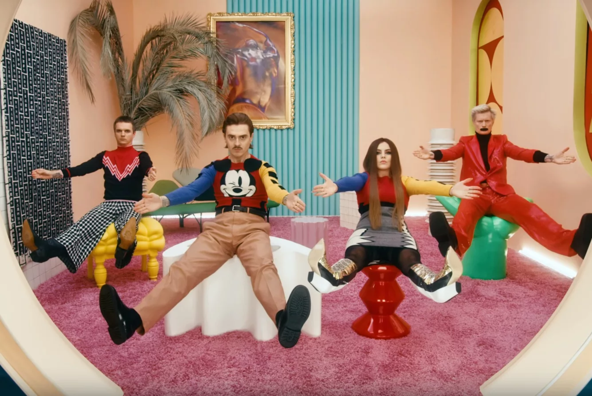Смысл клипа и песни little big - go bananas | какой смысл
