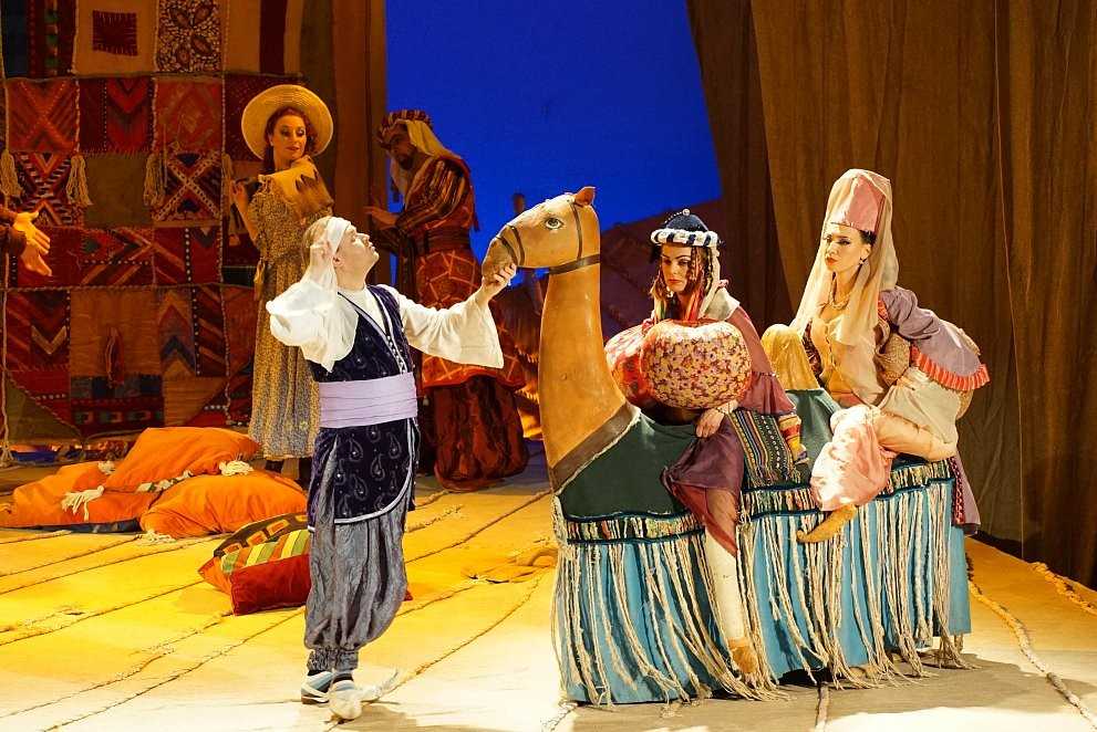 Зальцбург-100: итальянка в алжире | театр в кино в сочи | theatrehd