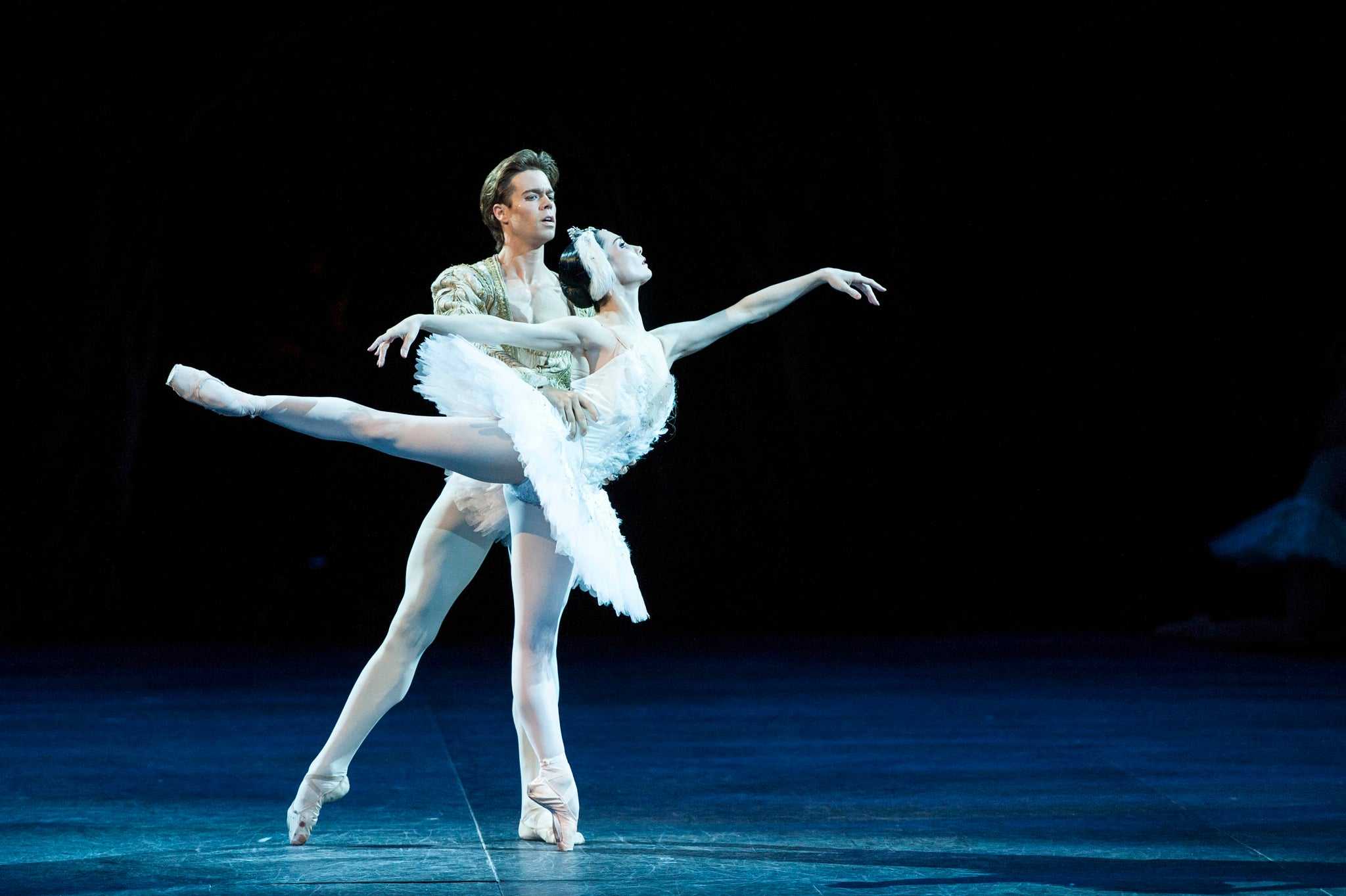 Swan lake in-the-round - english national ballet