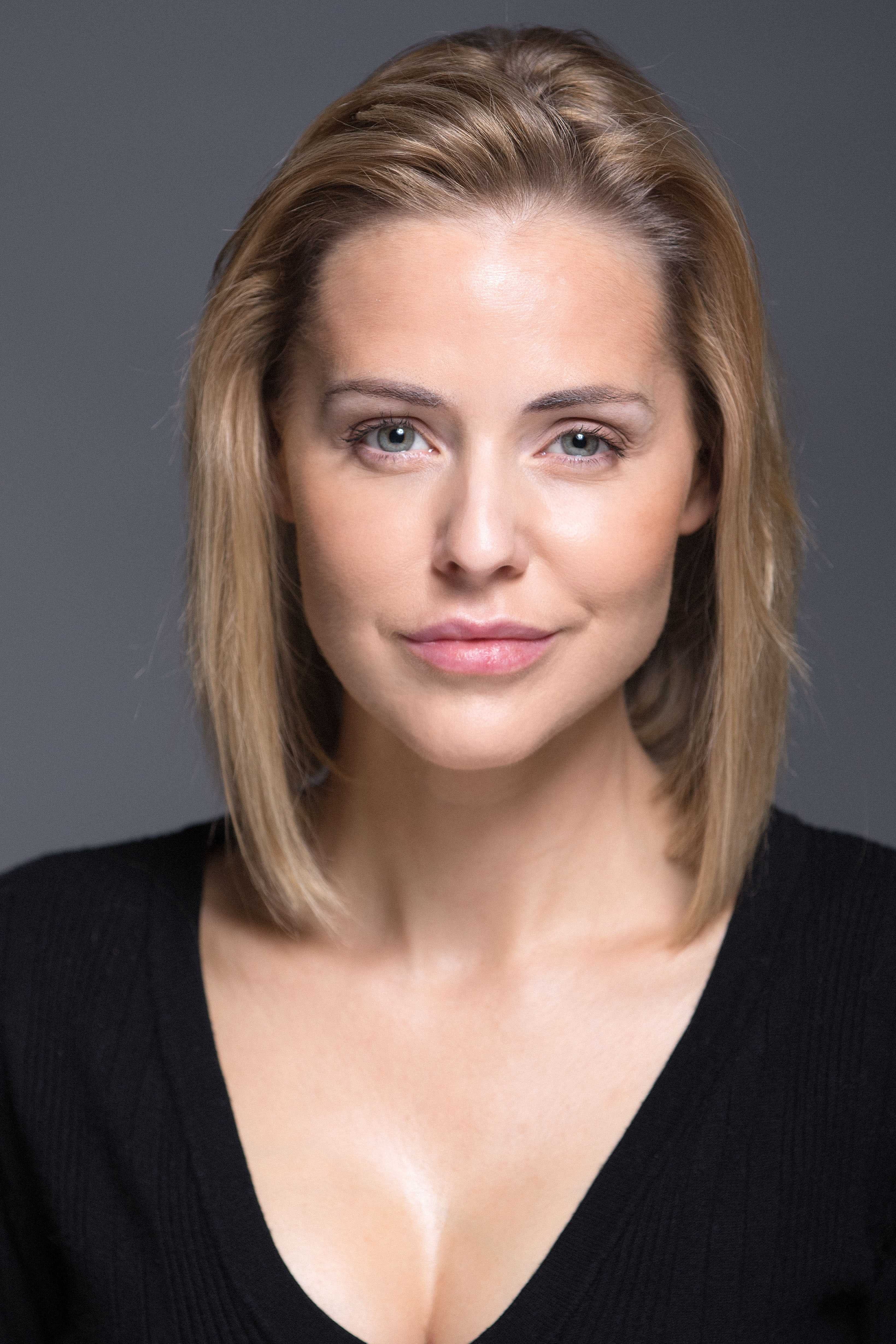Stephanie d’oustrac (stéphanie d’oustrac) |